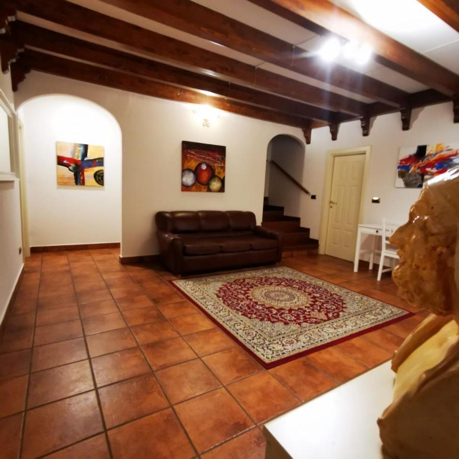 Room N.22 Suite & Apartment Taranto Luaran gambar